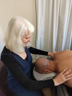 Photo Massage In Nelson - Elayne Lane offers: Hypnosis, Massage, Reiki and Courses