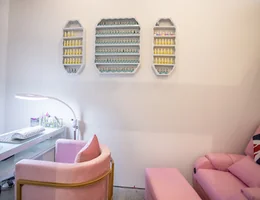 L Nail Salon