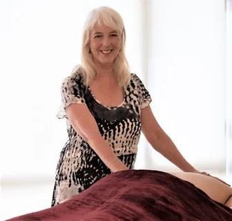 Photo Massage In Nelson - Elayne Lane offers: Hypnosis, Massage, Reiki and Courses