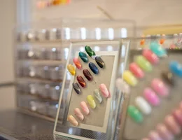 L Nail Salon